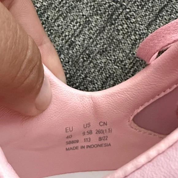 NEW w/Box Stuart Weitzman Brooklyn Low Top Sneakers - Picture 3 of 10